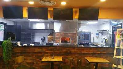 ‪puzzles Restaurant‬