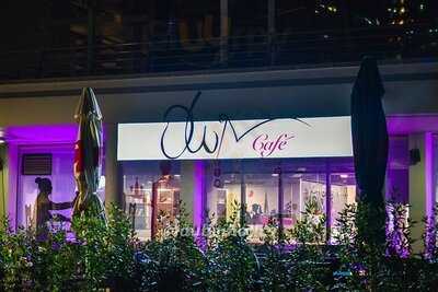‪own Cafe‬