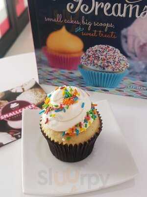 ‪smallcakes A Cupcakery‬