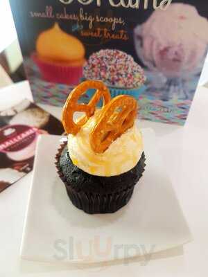 ‪smallcakes A Cupcakery‬