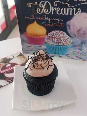 ‪smallcakes A Cupcakery‬