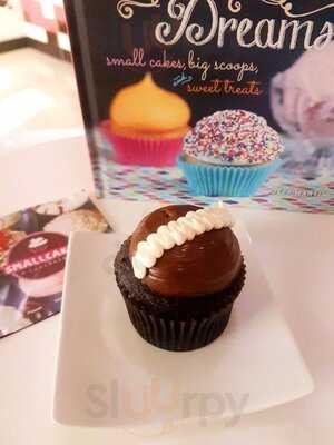 ‪smallcakes A Cupcakery‬