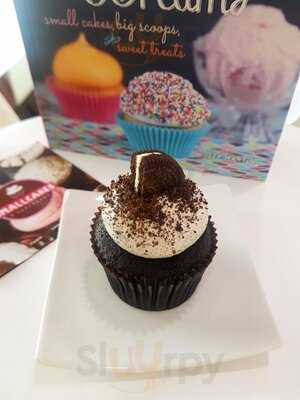 ‪smallcakes A Cupcakery‬