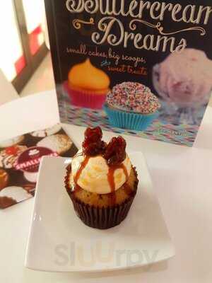 ‪smallcakes A Cupcakery‬