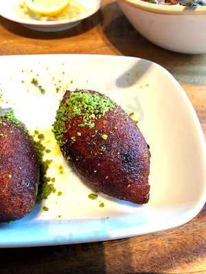 مطعم بسبورس دبي مول