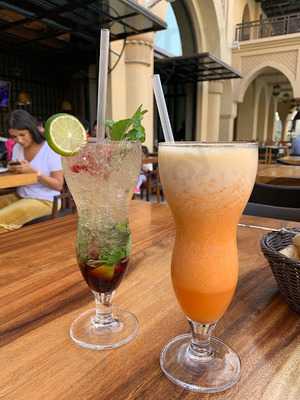 مطعم بسبورس دبي مول