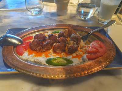 مطعم بسبورس دبي مول