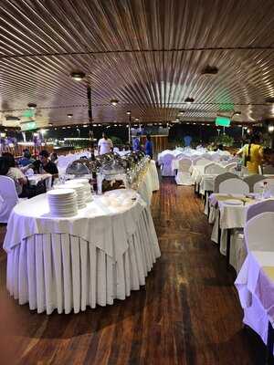 ‪al Wasl Dhow Floating Restaurant‬
