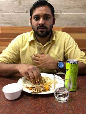 ‪red Apple Cafeteria‬