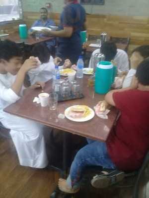 ‪red Apple Cafeteria‬