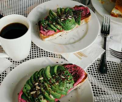 ‪the Breakfast Shop‬