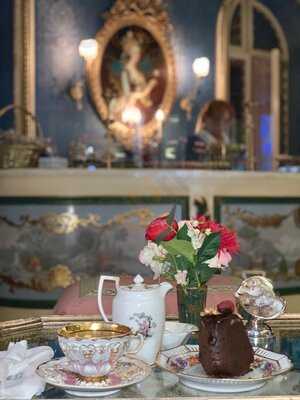 ‪debauve & Gallais‬