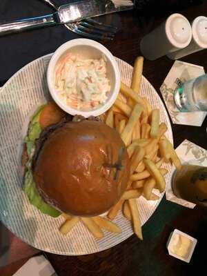 ‪piccolo Mondo Bay‬