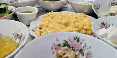 ‪al Bareeda Cafeteria‬