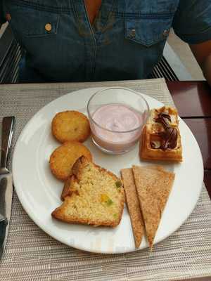 ‪al Amwaj Cafeteria‬