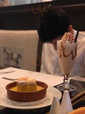 ‪café Des Artistes‬