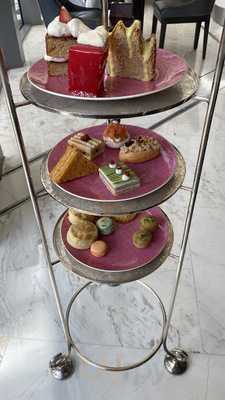 ‪the Pool Lounge At Address Fountain Views‬