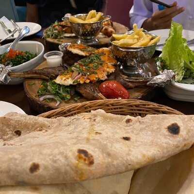 ‪castello Restaurant And Cafe‬