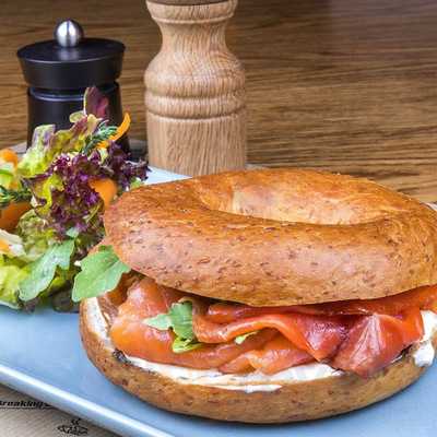 ‪breaking Bread‬