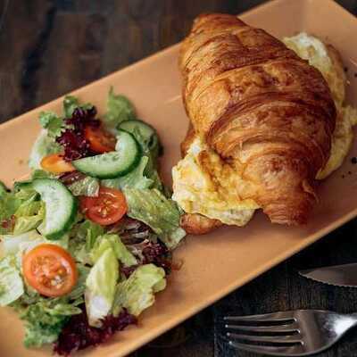 ‪breaking Bread‬