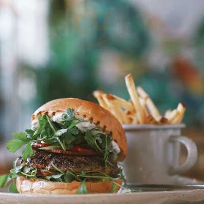 ‪melt Burger Company‬