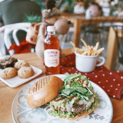 ‪melt Burger Company‬