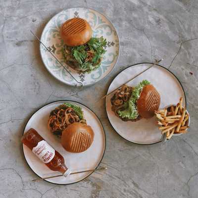 ‪melt Burger Company‬