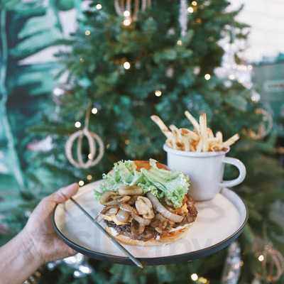 ‪melt Burger Company‬