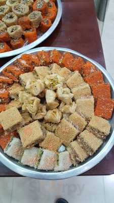 ‪shubra Sweets & Bakery‬