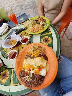‪pollo Stret - Swiss Style Chicken‬