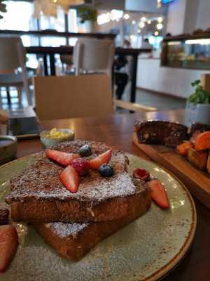 ‪eat Artisanal Bakery‬