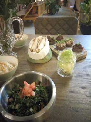 ‪one Third Food Hall‬