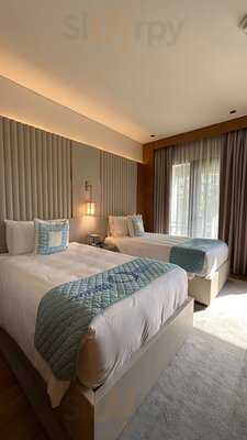 ‪neptune Pool & Beach‬