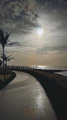 ‪neptune Pool & Beach‬