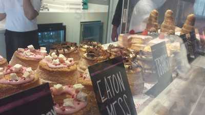 ‪dum Dum Donutterie‬