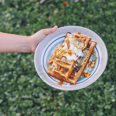 ‪friends Avenue Cafe‬