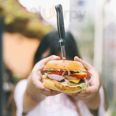 ‪friends Avenue Cafe‬