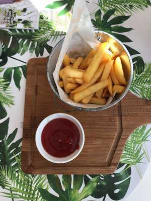 ‪the Breakfast Shop‬