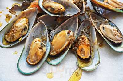 ‪network Restaurant And Hook Seafood‬