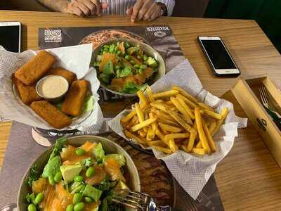 ‪roadster Diner‬