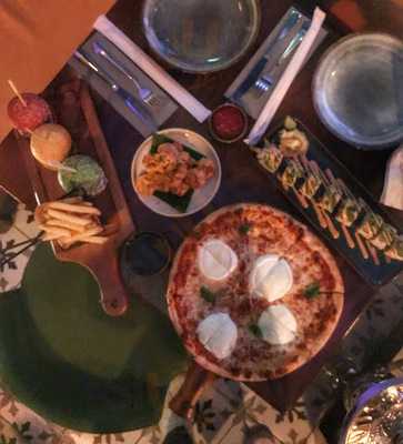 ‪horsemen's Lounge‬