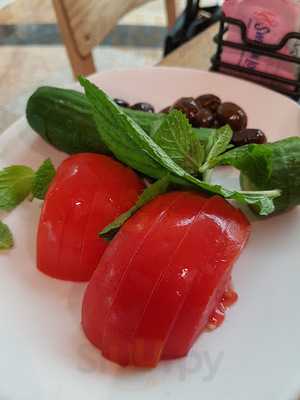 ‪beirut Restaurant & Grills‬