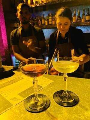 ‪flashback - Speakeasy Bar & Lounge‬