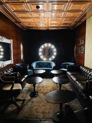 ‪flashback - Speakeasy Bar & Lounge‬