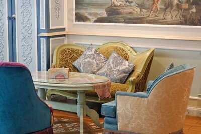 ‪shakespeare And Co. Umm Suqeim‬