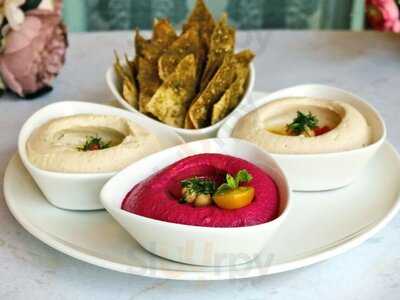 ‪shakespeare And Co. Umm Suqeim‬