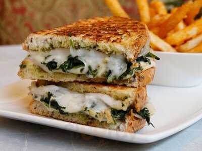 ‪shakespeare And Co. Umm Suqeim‬