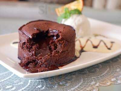 ‪shakespeare And Co. Umm Suqeim‬