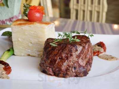 ‪shakespeare And Co. Umm Suqeim‬