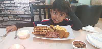 ‪dollies Coffee And Pastry‬